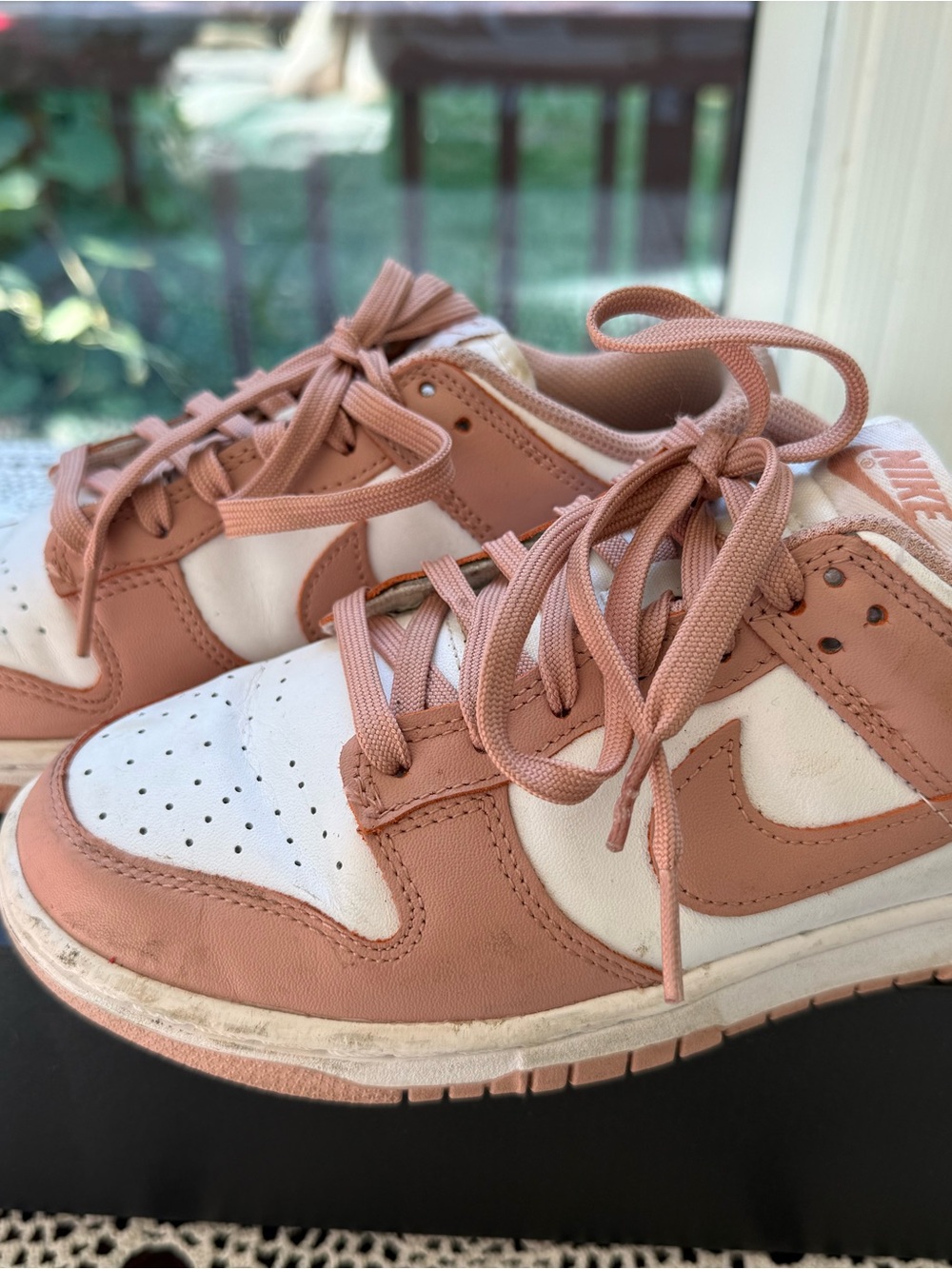 Nike Low-Top Sneakers in Dusty Rose and White Size 7.5